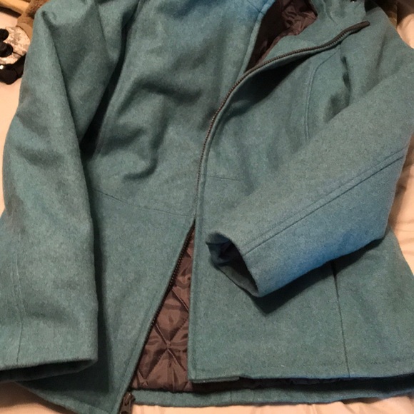 Winter coat! - Picture 3 of 3